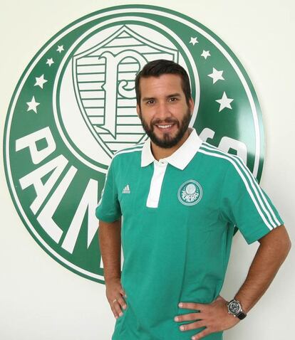 O zagueiro uruguaio Victorino, que deixou o Cruzeiro e assinou com o Palmeiras.