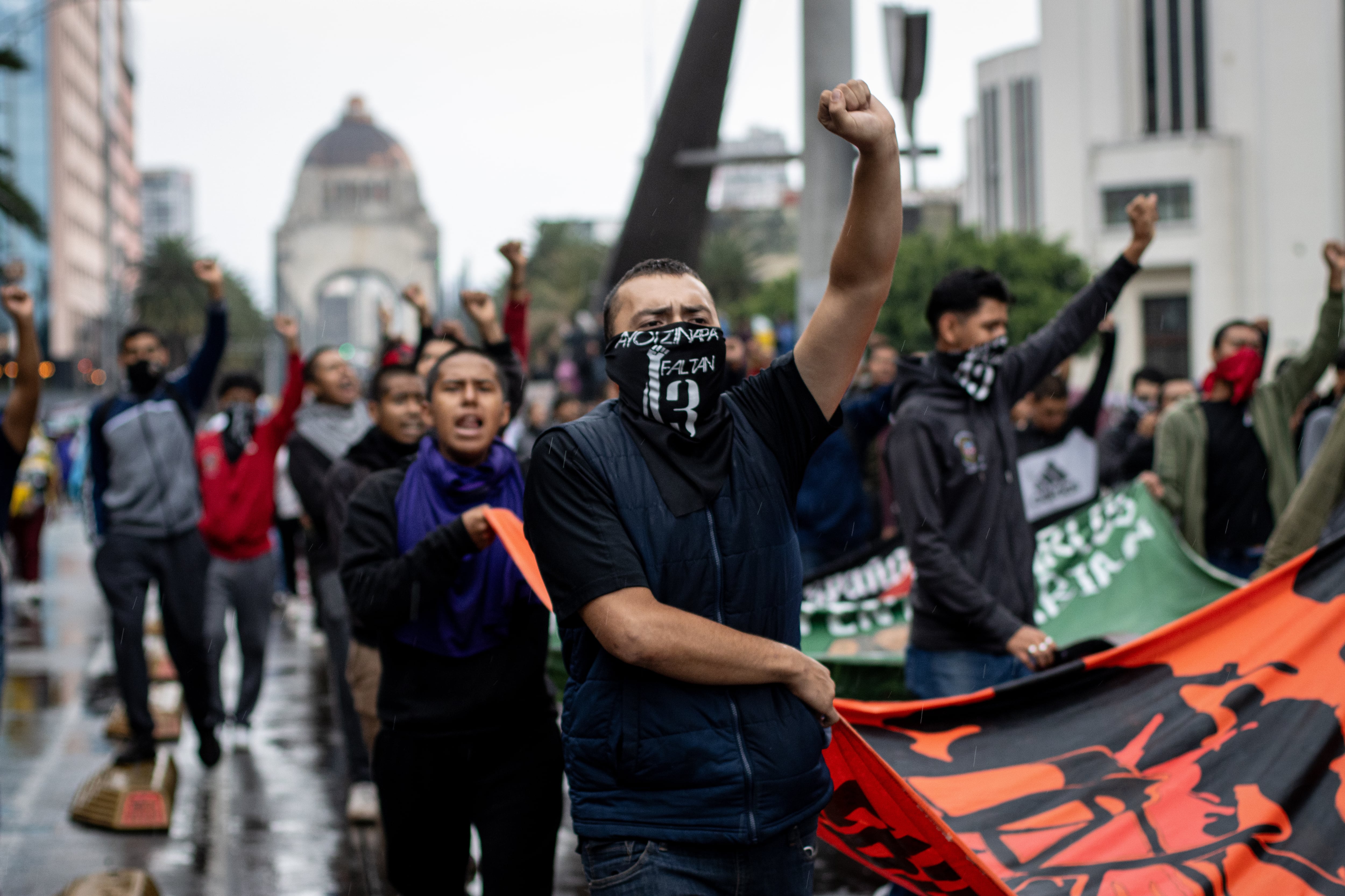 Marcha a 11 años de la desaparición de los 43 normalistas de Ayotzinapa, en septiembre de 2025.