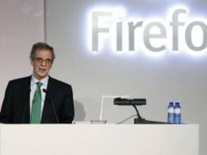 El presidente de Telefónica, César Alierta, durante el acto de presentación de los planes de futuro del nuevo sistema operativo para móviles Firefox OS ayer en un acto previo al Mobile World Congress, en L'Hospitalet (Barcelona).
