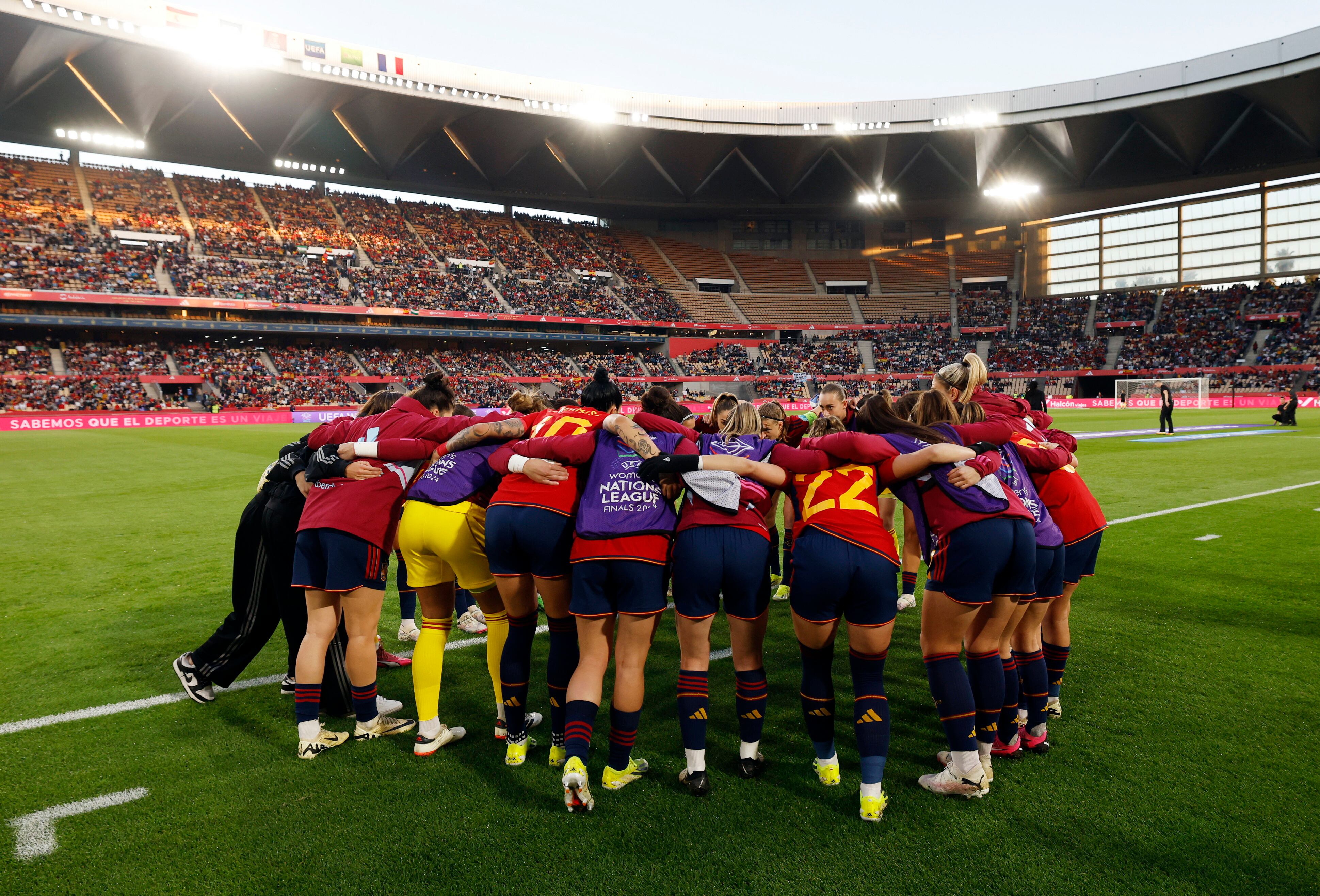 Las jugadoras de la selección, momentos antes del partido. 