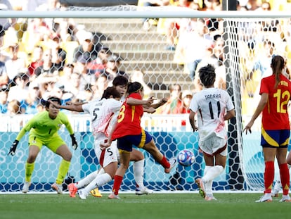 Mariona Caldentey, en la acción del segundo gol de España.