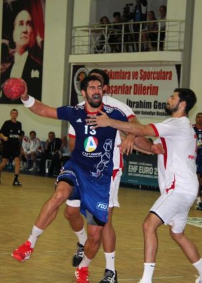 Karabatic, durante el partido ante Turquía.