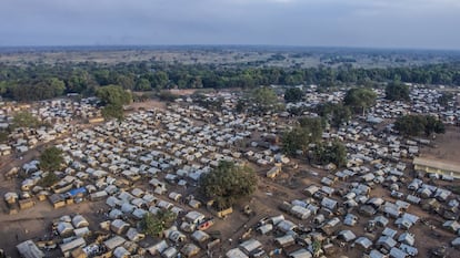 El campo de desplazados de Batangafo es el segundo más grande de RCA. El campo se encuentra a un kilometro de la ciudad de Batangafo, ubicada en el noroeste de República Centroafricana, donde unas 24.000 personas, en su mayoría cristianos, han buscado refugio huyendo de los enfrentamientos armados entre milicias ex Seleka, Peuls y Anti Balaka.