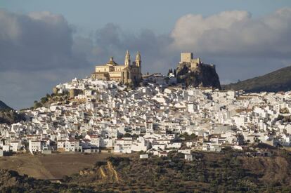 Dating back to the 12th century, this castle was part of the Nasrid Kingdom of Granada. Its elongated triangular shape is the result of its construction being adapted to the rock on which it is built. It’s a steep climb to the top, but the views are spectacular.