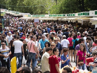 Gran afluencia de visitantes en la Feria del Libro, el pasado 5 de junio.