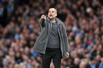 Guardiola, durante el derbi de Manchester.