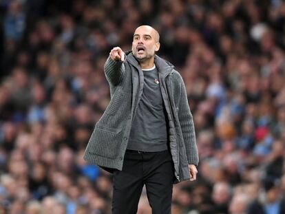 Guardiola, durante el derbi de Manchester.