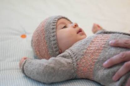 Un nadó vestit d'Ilikemysocks.