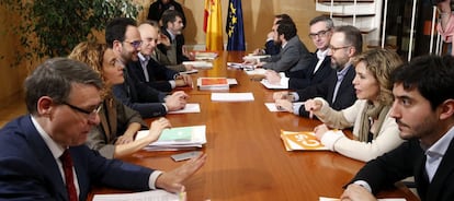 Equipos negociadores de PSOE y Ciudadanos, en el Congreso.