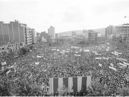 Concentració a la plaça de Catalunya de Sant Boi, la Diada de 1976