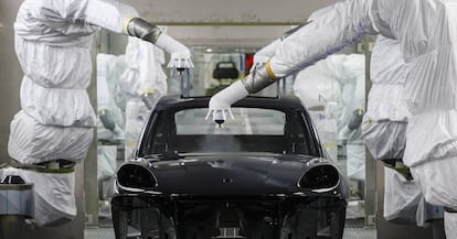 La automatización en el automóvil (en la foto, fábrica de Porsche en Leipzig), no impide que se creen otros puestos de trabajo.  