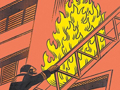 Bombero pirómano salvando a un incendio