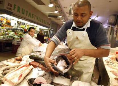 Puesto de pescado en el mercado de Maravillas, en la calle de Bravo Murillo.