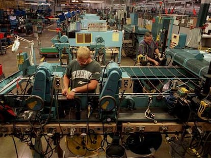 Trabajadores de una planta de Delphi, el principal proveedor de GM, en Alabama (EE UU).