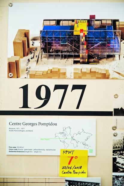 Panel de la Fondazione Renzo Piano, ubicada en un edificio anexo al estudio, con los detalles de su primer hito, el Centro Pompidou.
