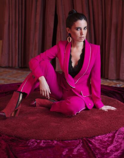 <b>Javiera Mena</b> <p>El electropop de esta cantautora chilena sonó antes en un ordenador que desde un disco. Su mundo empezó, hace cerca de 15 años, en festivales autogestionados y salas independientes. Pero acaba de fichar por Sony Music para publicar Espejo, su quinto disco, y ahora se plantea continuar su carrera musical desde Madrid. </p> _ <p><b>“Antes había mucho menos espacio para la música alternativa. Esos espacios han crecido”</b></p>