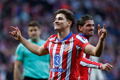 Julin Alvarez celebra el gol que dio el triunfo al Atltico ante Osasuna,