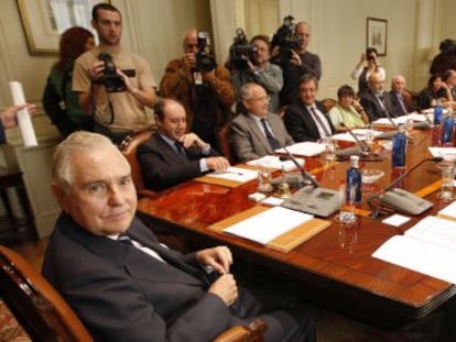 Sesi&oacute;n del pleno del Consejo General del Poder Judicial en 2008. En primer t&eacute;rmino, el presidente, Carlos D&iacute;var. 