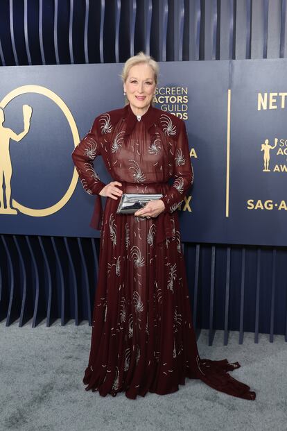 Meryl Streep, con vestido con transparencias de Prada, se encargó de entregar varios premios. Sobre el escenario protagonizó un 'sketch' con sus compañeras de reparto en 'El diablo viste de Prada', Anne Hathaway y Emily Blunt.