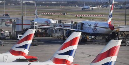 Aviones de British Airways en el aeropuerto londinense de Heathrow.