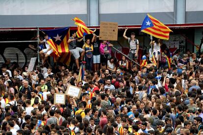 Concentración en la plaza de la Universidad de Barcelona.