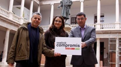 Carles Arnal (Els Verds-Esquerra Ecologista), Mònica Oltra (Iniciativa) y Enric Morera (Bloc), esta mañana en la presentación de la coalición electoral.