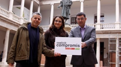 Carles Arnal (Els Verds-Esquerra Ecologista), Mònica Oltra (Iniciativa) y Enric Morera (Bloc), esta mañana en la presentación de la coalición electoral.