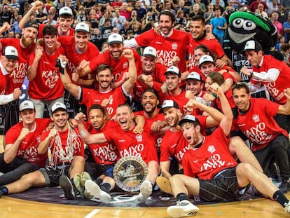 Los jugadores del Retabet Bilbao Basket celebran el ascenso a la Liga Endesa.