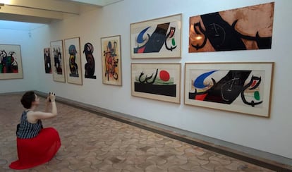 Grabados de Miró de 1973 de la serie 'Maja negra', que pueden verse en la exposición de la Fundación Maeght.