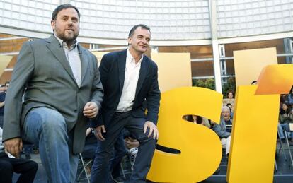 Oriol Junqueras i Alfred Bosch, divendres a la nit, al míting d'Esquerra a Sant Andreu.