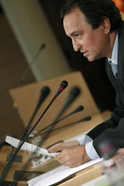 El secretario de Estado de Hacienda, Juan Manuel López Carbajo, durante la presentación en el Ministerio de Economía de los datos de ejecución presupuestaria de octubre.