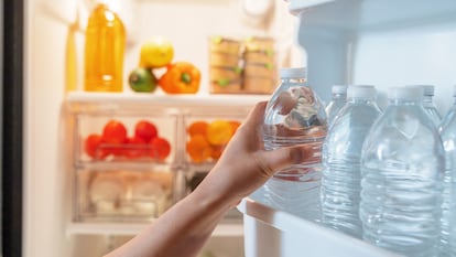 Así puedes tener mucha agua fría en la nevera