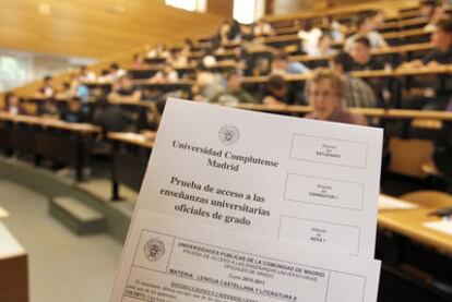 Prueba de acceso a la universidad celebrada esta mañana en la facultad de Odontología de la Complutense.