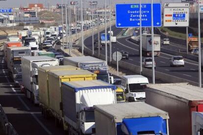 El corte de la autovía de Barcelona ha causado una importante congestión de tráfico.