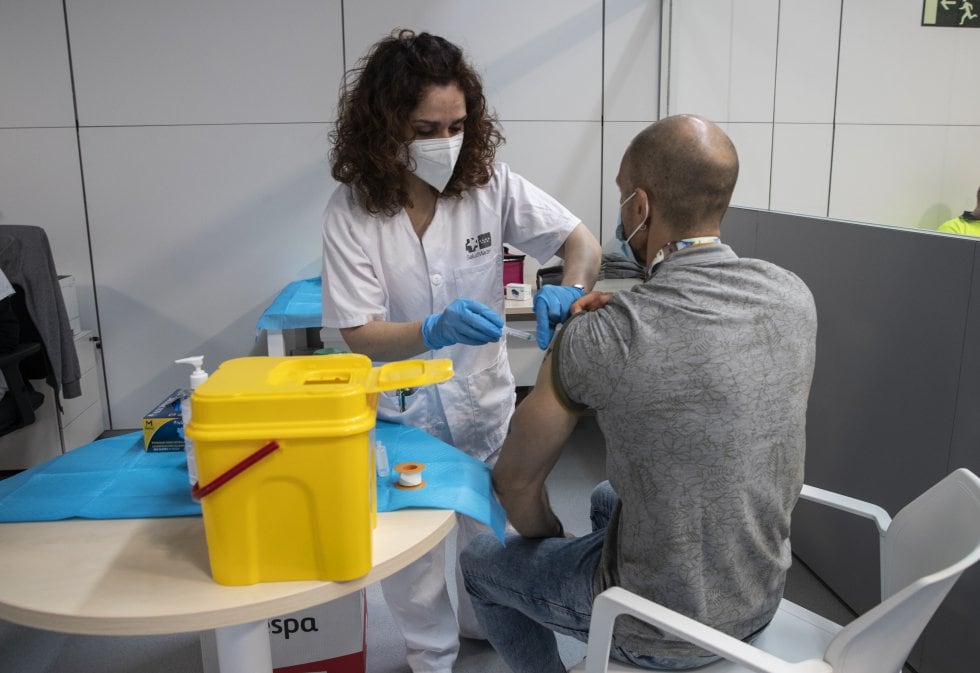 El microbioma intestinal influye en efectos adversos de la vacunación como la fiebre