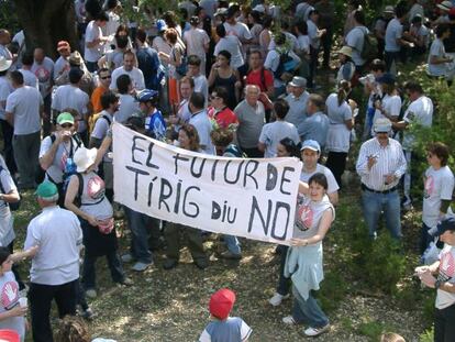 Vecinos de La Salzadella, Les Coves de Vinrom&agrave; y del T&iacute;rig ( Castell&oacute;n) , se manifiestan contra los proyectos de creaci&oacute;n de plantas de residuos t&oacute;xicos en sus t&eacute;rminos municipales y cercan&iacute;as