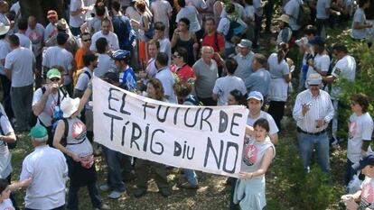 Vecinos de La Salzadella, Les Coves de Vinrom&agrave; y del T&iacute;rig ( Castell&oacute;n) , se manifiestan contra los proyectos de creaci&oacute;n de plantas de residuos t&oacute;xicos en sus t&eacute;rminos municipales y cercan&iacute;as