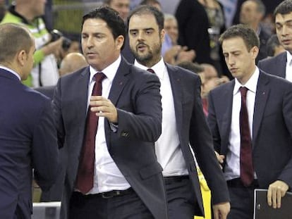 Durán y Pascual, técnicos del Valencia y del Barça, tras el partido.
