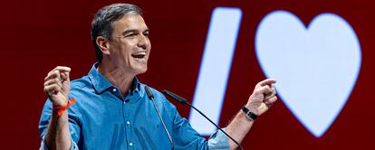 Pedro Sánchez, durante su intervención en el acto electoral en Valencia este sábado.  