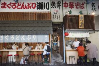 Restaurante junto al mercado de pescado de Tsukiji, en Tokio.