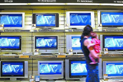 Exposición de televisores de pantalla plana.