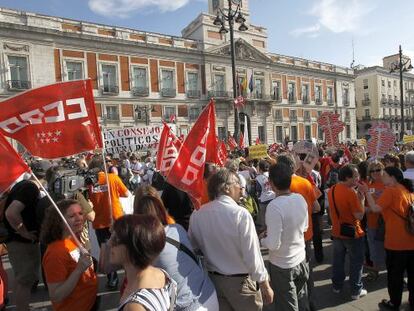 Manifestantes de Telemadrid y RTVE en la Puerta del Sol esta tarde.