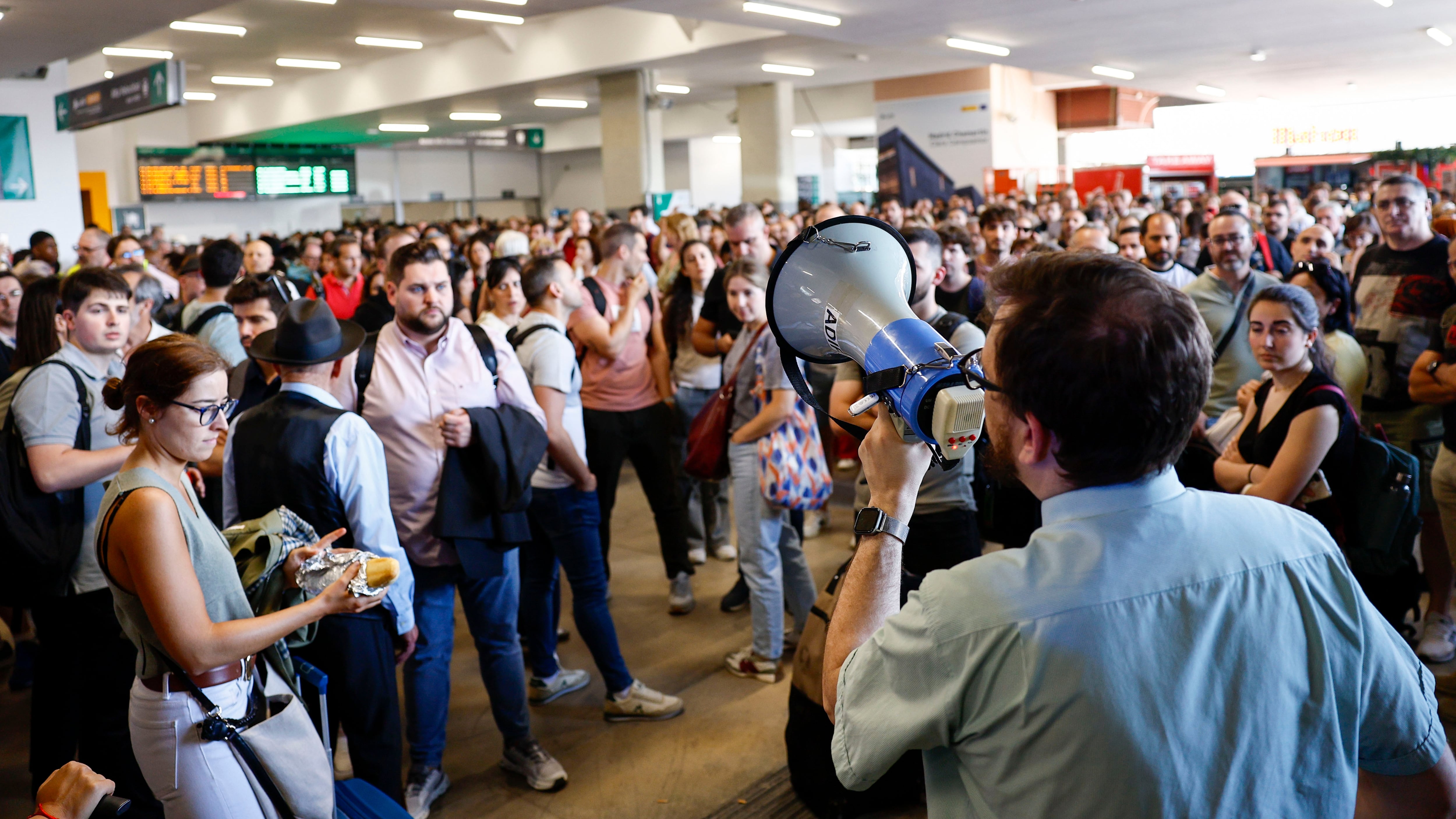 Chamartín recupera la normalidad del servicio en la mayoría de los trenes de alta velocidad