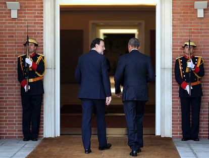 Barack Obama y Mariano Rajoy entran en el palacio de La Moncloa.