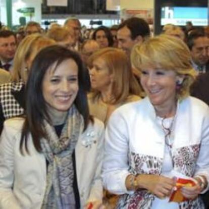 La presidenta regional de Madrid, Esperanza Aguirre (2ªd), junto a la ministra de la Vivienda, Beatriz Corredor (2ªi); el presidente de IFEMA, Luis Eduardo Cortés (d), y el director de la Asociación de Promotores Inmobiliarios de Madrid (Asprima), José Manuel Galindo (i), durante la inauguración ayer de la duodécima edición del Salón Inmobiliario Internacional de Madrid (SIMA), que se celebra hasta el domingo en la Feria de Madrid (IFEMA).