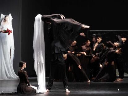 &#039;Orfeo y Eur&iacute;dice&#039;, de C.W, Gluck, espect&aacute;culo de &oacute;pera danza en el Teatro Real.Coreograf&iacute;a de Pina Bausch, interpretada por el Ballet de la &Oacute;pera de Par&iacute;s.
 