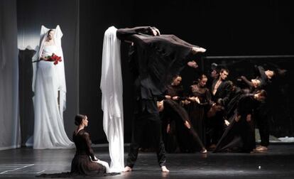 &#039;Orfeo y Eur&iacute;dice&#039;, de C.W, Gluck, espect&aacute;culo de &oacute;pera danza en el Teatro Real.Coreograf&iacute;a de Pina Bausch, interpretada por el Ballet de la &Oacute;pera de Par&iacute;s.
 