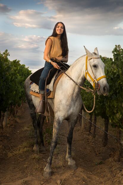 Ana Paula Bertolucci recorre a caballo Cepas del Plata.