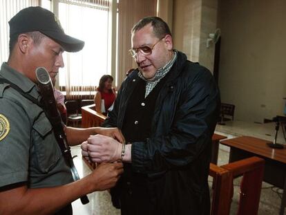 El sacerdote Mario Orantes en enero de 2012, durante una gesti&oacute;n frustrada para conseguir la libertad.