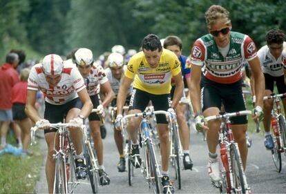 Jean Claude Bagot, Luis Herrera, Stephen Roche y Andrew Hampsten durante el Tour de Francia de 1987.